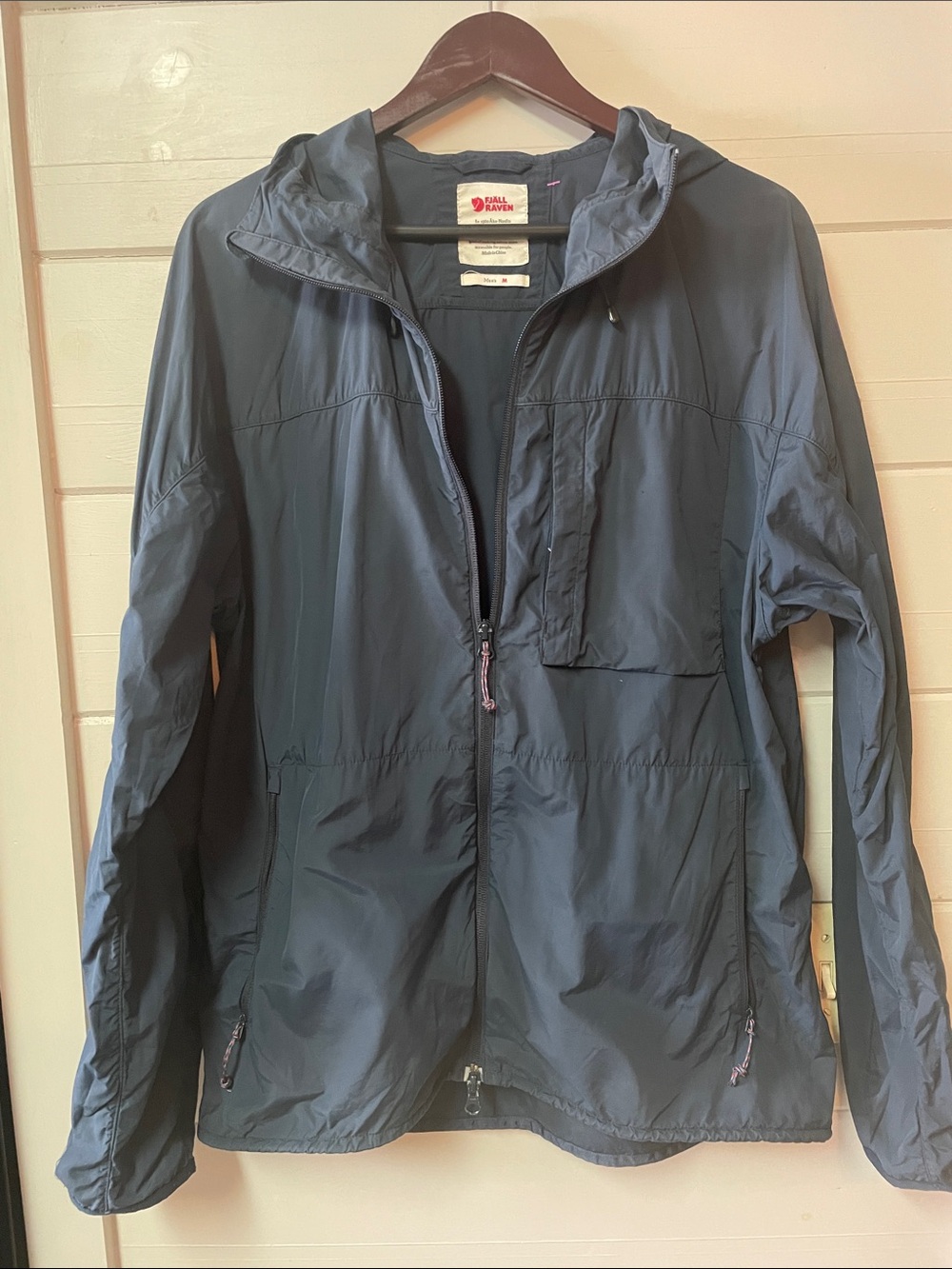 FjallRaven High Coast Wind Jacket Men’s Blue Size M. Flaw.